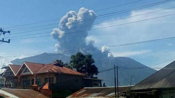Hari ini Gunung Marapi Sumbar Meletus 19 Kali